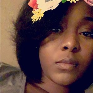 Meet your Posher, Latisha